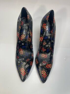 Nine West Black Floral Pointed Pumps with Red and Pink Blooms